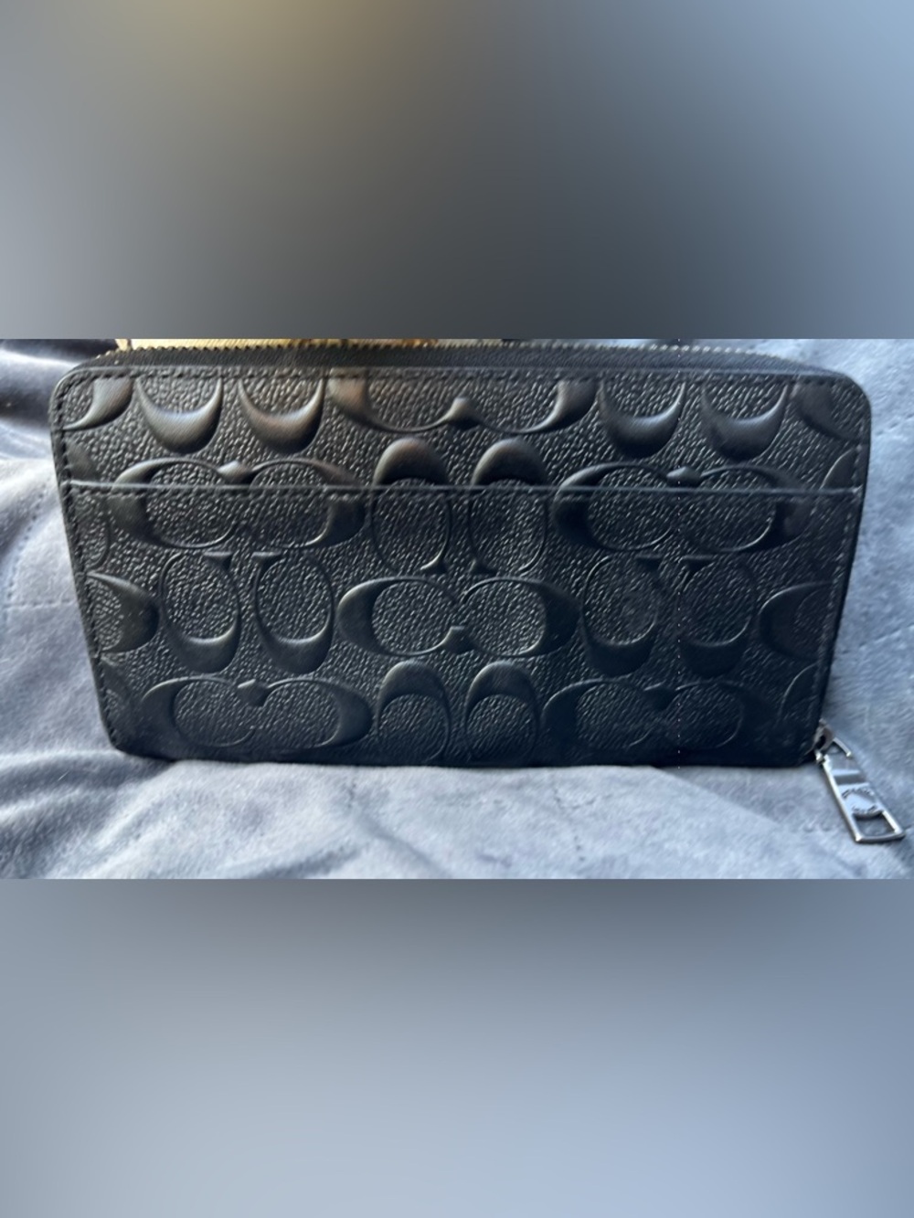EUC ~ Coach Accordion Zip Wallet in Signature Embossed Leather - Black - Picture 4 of 11